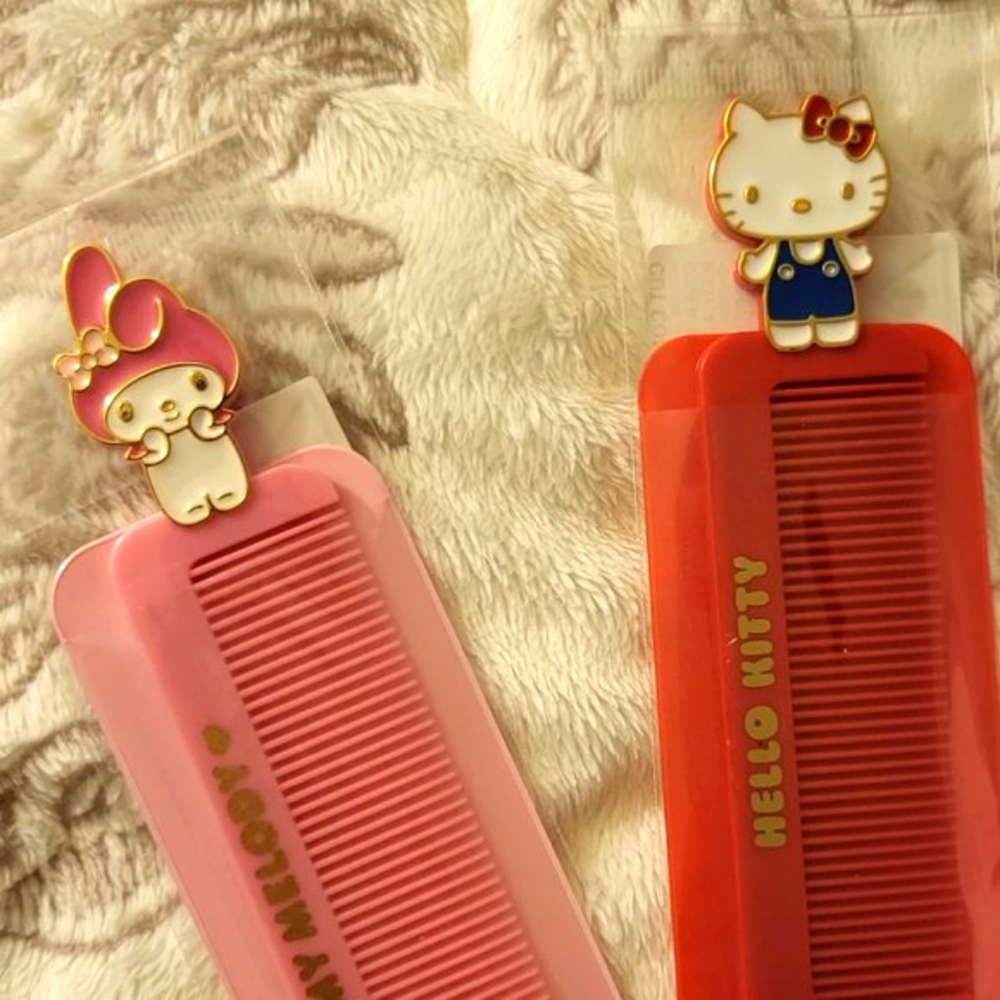 Hello Kitty & My Melody Pocket Hair comb to go! SUPER CUTE, BRAND NEW!
